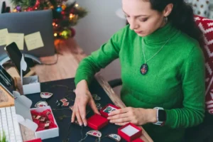 Pack jewellery for moving